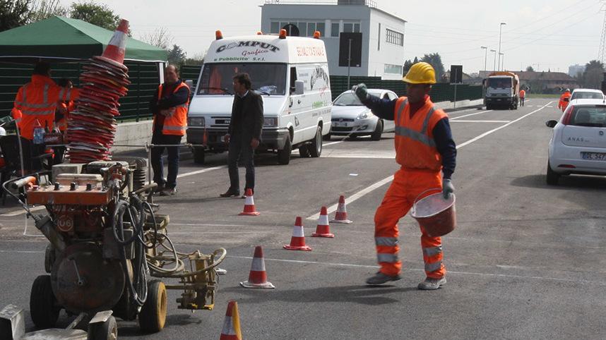 https://www.lanazione.it/image-service/view/acePublic/alias/contentid/ZTkxMzcxYTQtZmY3Zi00/0/nuova-vita-alle-strade-campagna-di-asfaltature-speso-piu-di-un-milione-viabilita-piu-sicura.jpeg?f=16:9&w=1200&h=630