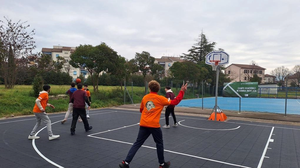 Il campo di basket di gomma riciclata Il campo di basket di gomma riciclata
