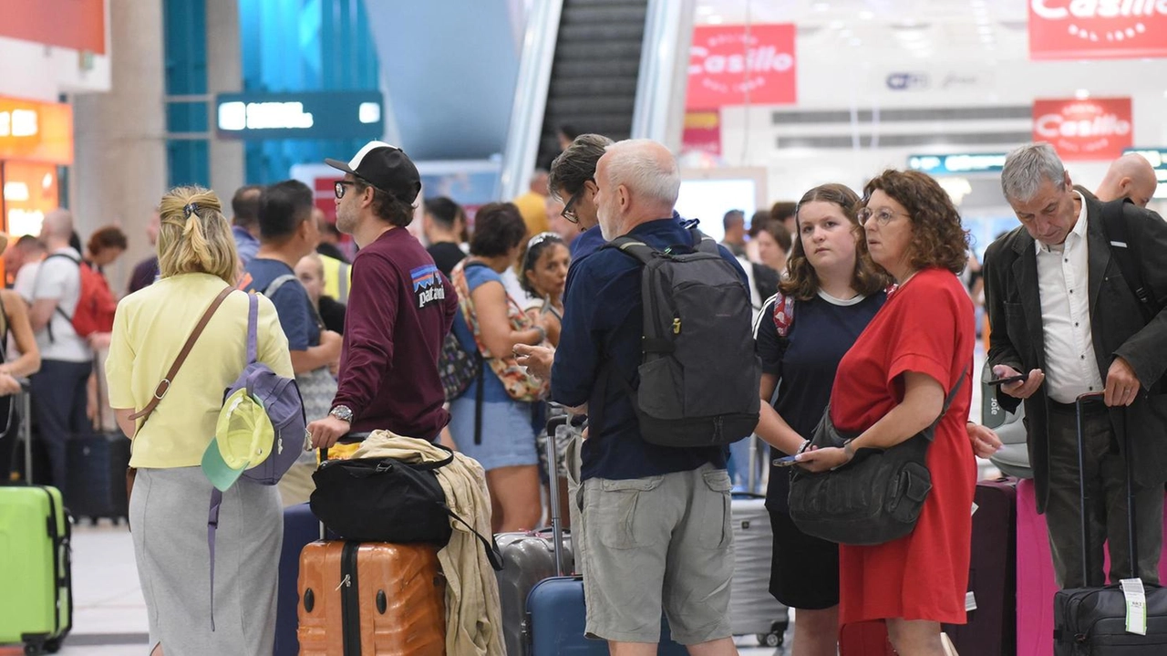 Nonostante gli aumenti di traghetti e voli la gente è partita . Calabria e Puglia tra le più gettonate insieme all’isola d’Elba. Ma c’è chi ha scelto l’estero per staccare la spina dopo un anno di lavoro. . Nonostante gli aumenti di traghetti e voli la gente è partita . Calabria e Puglia tra le più gettonate insieme all’isola d’Elba. Ma c’è chi ha scelto l’estero per staccare la spina dopo un anno di lavoro. .