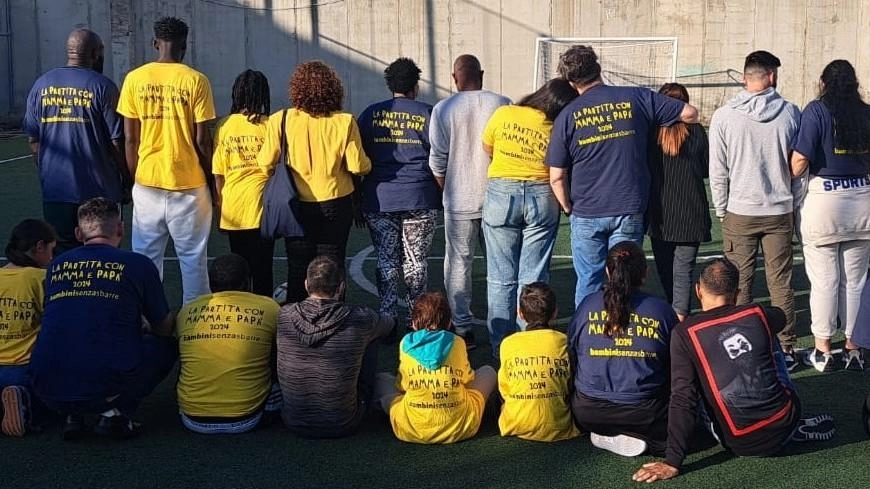 All’interno del carcere pisano l’iniziativa promossa da "Bambinisenzasbarre", con Ministero di Giustizia e amministrazione penitenziaria, grazie all’impegno del comitato Ansmes di Pisa. All’interno del carcere pisano l’iniziativa promossa da "Bambinisenzasbarre", con Ministero di Giustizia e amministrazione penitenziaria, grazie all’impegno del comitato Ansmes di Pisa.