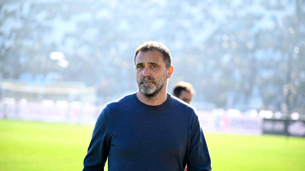 Luca D'Angelo è diventato allenatore dello Spezia il 15 novembre 2023 Luca D'Angelo è diventato allenatore dello Spezia il 15 novembre 2023