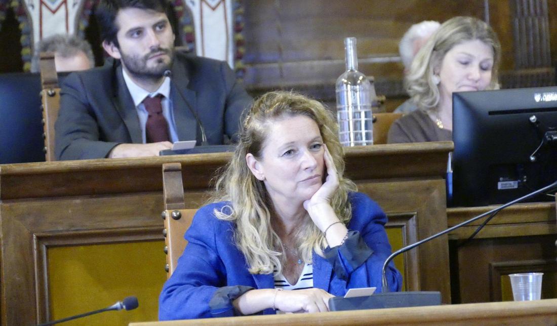Il primo giorno della non sindaca. Sollevata dopo la decisione sofferta. Ore di carte giudiziarie sotto esame Il primo giorno della non sindaca. Sollevata dopo la decisione sofferta. Ore di carte giudiziarie sotto esame
