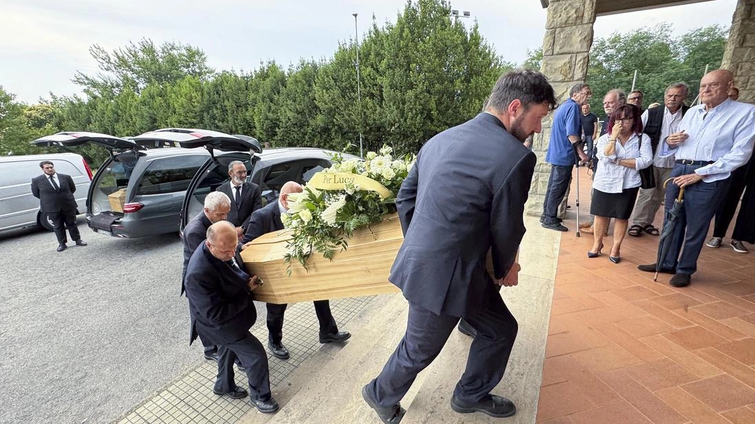 La chiesa di San Francesco gremita per i funerali di Lamberto e Luca La chiesa di San Francesco gremita per i funerali di Lamberto e Luca