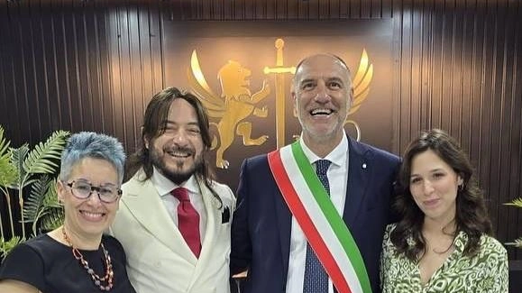 Nei giorni scorsi, Luca Piattelli ha inaugurato il suo secondo salone all’estero: dopo quello di Nuova Dehli, in India, ne... Nei giorni scorsi, Luca Piattelli ha inaugurato il suo secondo salone all’estero: dopo quello di Nuova Dehli, in India, ne...