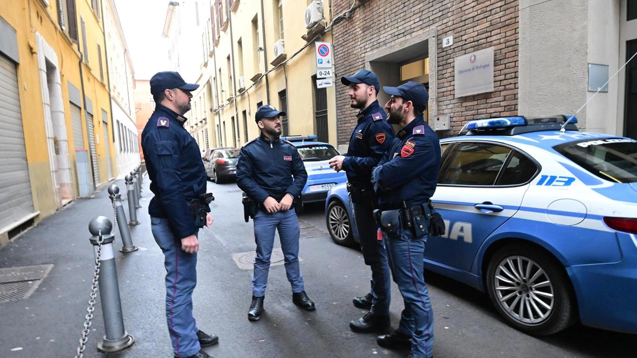 Rifredi, il commissariato forno: "Poliziotti al lavoro a 30 gradi"