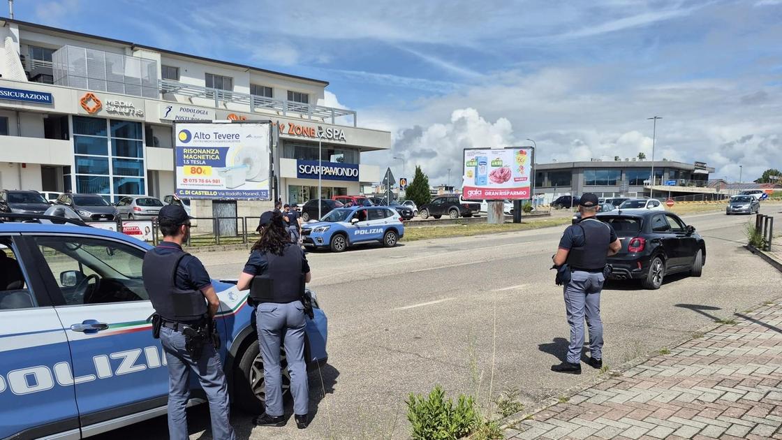 aggressioni in centro sale la tensione maxicontrolli decine di identificati