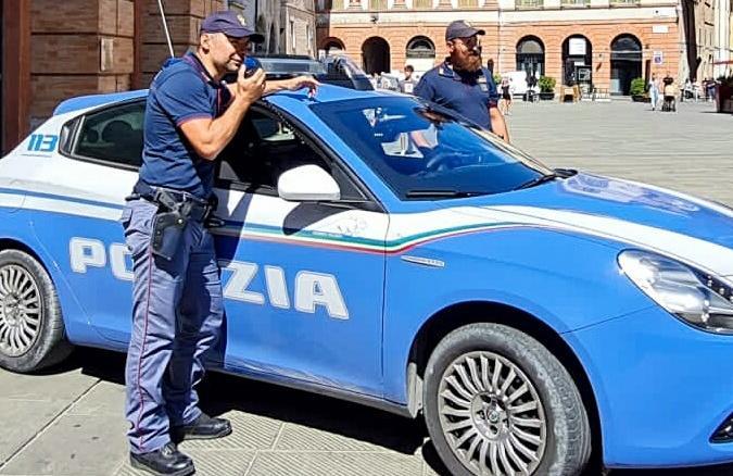 https://www.lanazione.it/image-service/view/acePublic/alias/contentid/ZTljNGE3N2EtMzVkNi00/0/in-auto-con-un-chilo-di-droga-bloccati-dalla-squadra-mobile-tre-giovani-finiscono-in-carcere.jpeg