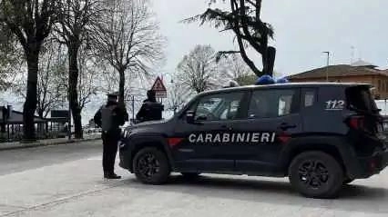La mamma - disperata - all’esito dell’ennesima lite ha chiamato i carabinieri. Ad arrivare nella loro casa di Passignano sul Trasimeno sono. i militari della locale stazione La mamma - disperata - all’esito dell’ennesima lite ha chiamato i carabinieri. Ad arrivare nella loro casa di Passignano sul Trasimeno sono. i militari della locale stazione