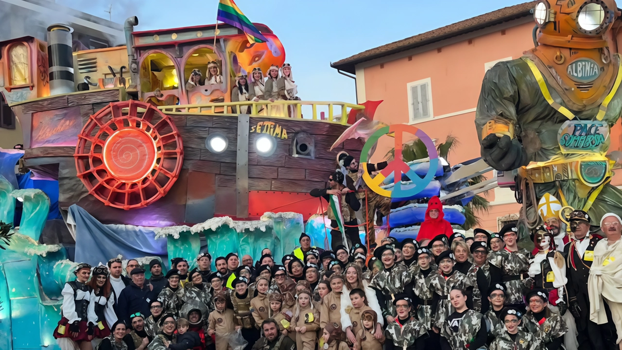 Carrissimo 2025. ’Pace sommersa’ di Albinia, qui sopra con il gruppo maschere Carrissimo 2025. ’Pace sommersa’ di Albinia, qui sopra con il gruppo maschere