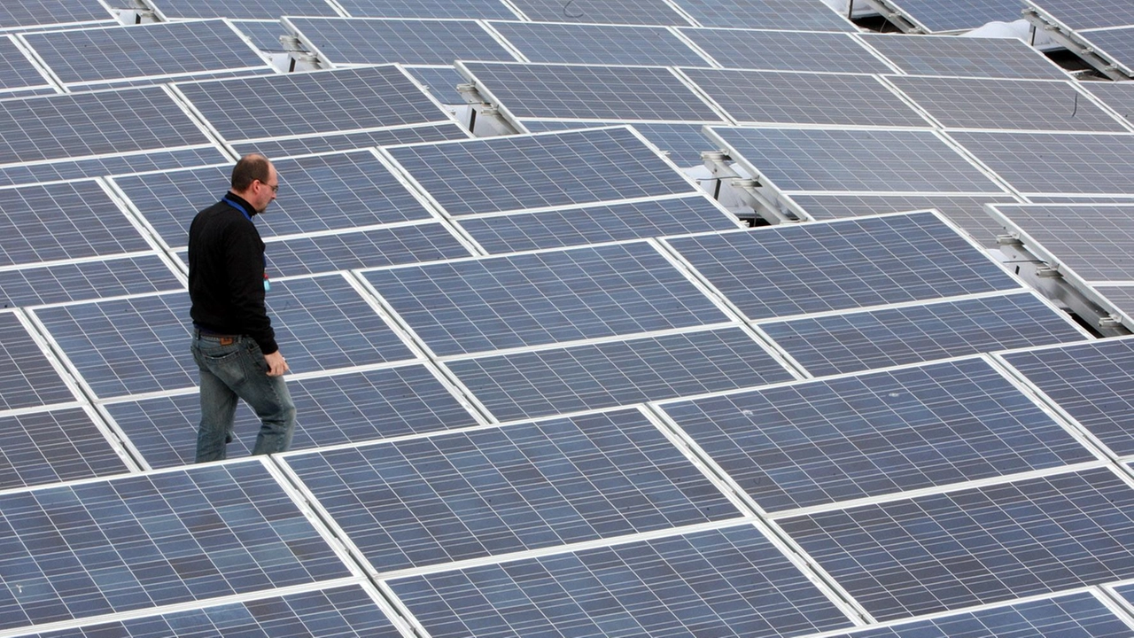 Un impianto fotovoltaico a terra Un impianto fotovoltaico a terra