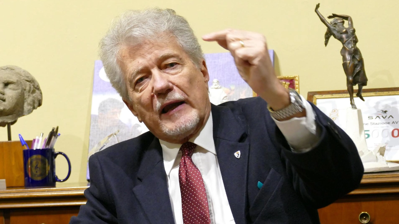 Il sindaco Ghinelli ha criticato la sostituzione di Antonella Valeri ai vertici Asl