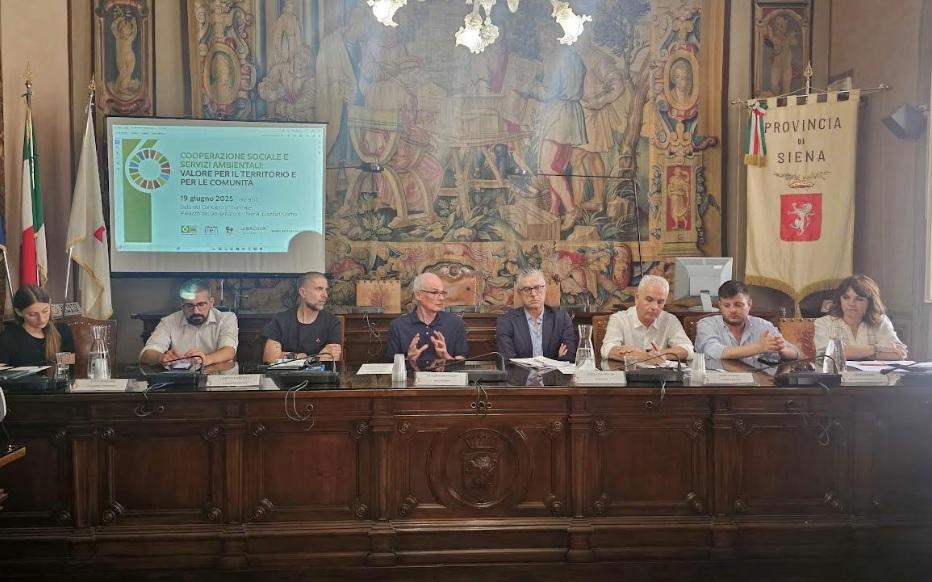 Raccolta rifiuti, ma con impatto sociale: ogni euro speso ne genera fino al doppio Raccolta rifiuti, ma con impatto sociale: ogni euro speso ne genera fino al doppio