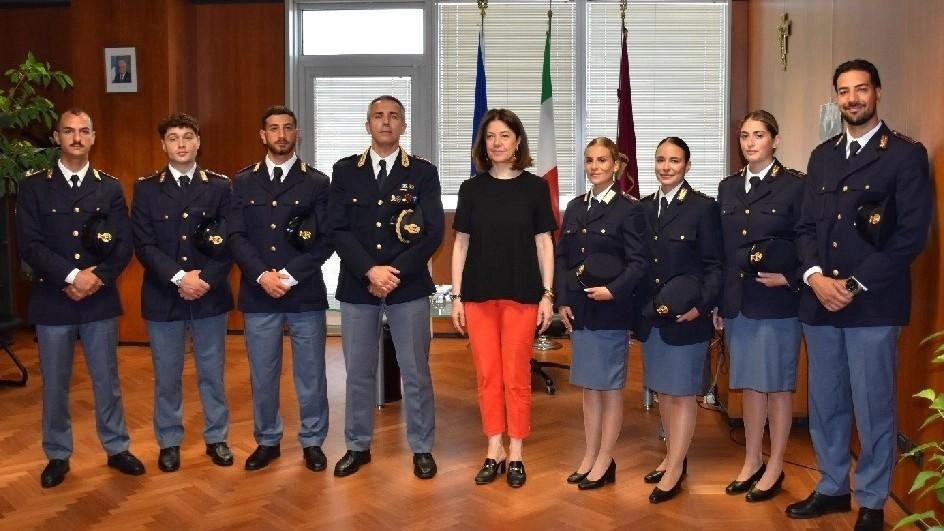 Sei unità in arrivo fine mese. Al centro,. il questore Maria Luisa Di Lorenzo Sei unità in arrivo fine mese. Al centro,. il questore Maria Luisa Di Lorenzo