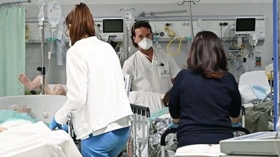 AREZZO "La carenza di personale medico specialistico nel settore dell’emergenza urgenza è un problema ormai cronico, che va ad acuirsi con... AREZZO "La carenza di personale medico specialistico nel settore dell’emergenza urgenza è un problema ormai cronico, che va ad acuirsi con...