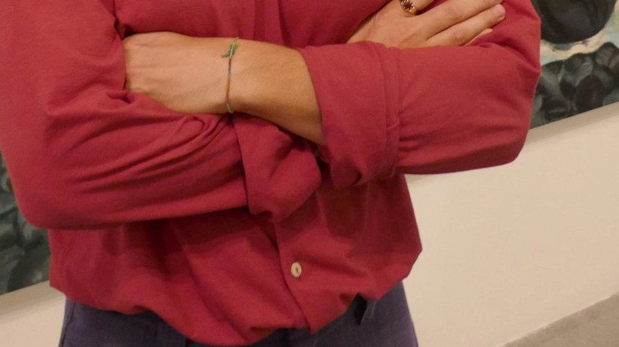 La mostra "Louis Fratino. Satura" al Pecci di Prato presenta l'opera dell'artista statunitense, esplorando il suo immaginario queer e la sua relazione con l'Italia. Espone dipinti, sculture e opere grafiche ispirate alla tradizione artistica italiana del Novecento. La mostra "Louis Fratino. Satura" al Pecci di Prato presenta l'opera dell'artista statunitense, esplorando il suo immaginario queer e la sua relazione con l'Italia. Espone dipinti, sculture e opere grafiche ispirate alla tradizione artistica italiana del Novecento.