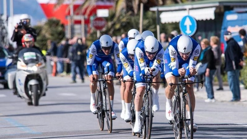Le emozioni della ’Tirreno-Adriatico’ sul lungomare di Lido di Camaiore Le emozioni della ’Tirreno-Adriatico’ sul lungomare di Lido di Camaiore