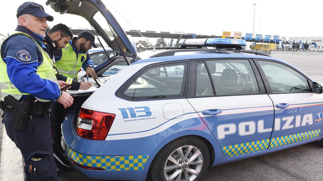 furto di mezzi pesanti in toscana ritrovati dalla polizia e restituiti ai proprietari