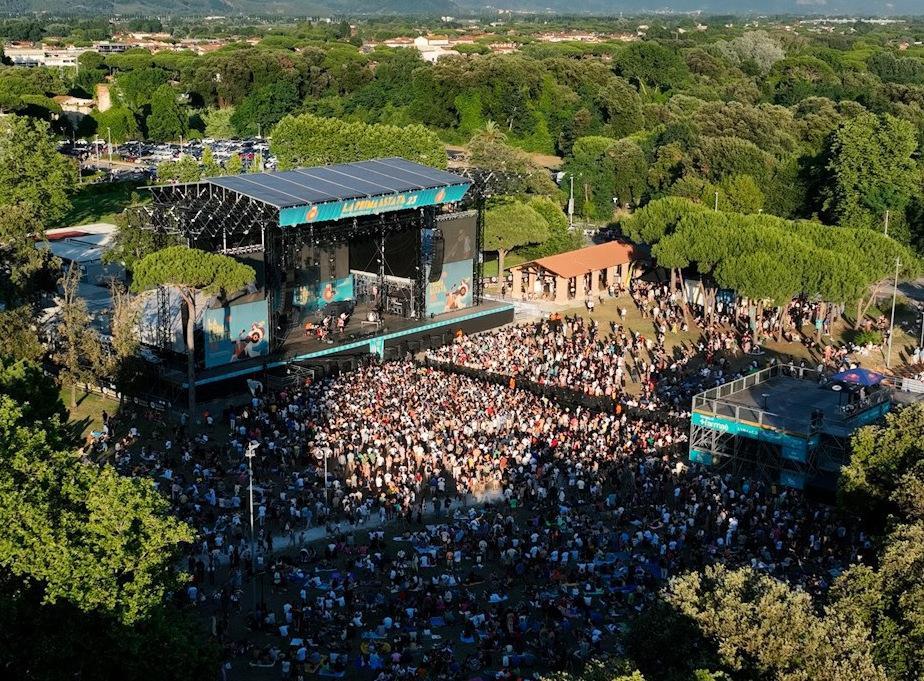 https://www.lanazione.it/image-service/view/acePublic/alias/contentid/ZTllZTAxZTktYTdkMi00/0/sboccia-la-prima-estate-un-concerto-di-esperienze-oltre-il-palco-e-i-tormentoni.jpeg