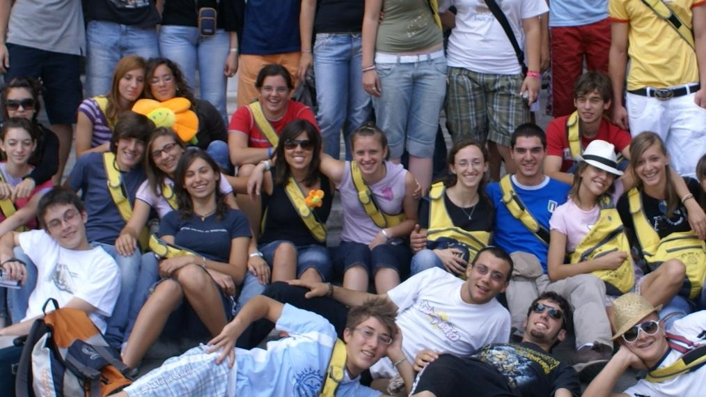 Un gruppo di giovani che fanno capo al movimento della Diocesi Un gruppo di giovani che fanno capo al movimento della Diocesi