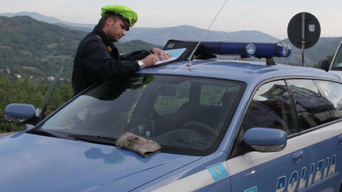 Un controllo della Polizia Stradale di Pontremoli (foto di repertorio) Un controllo della Polizia Stradale di Pontremoli (foto di repertorio)