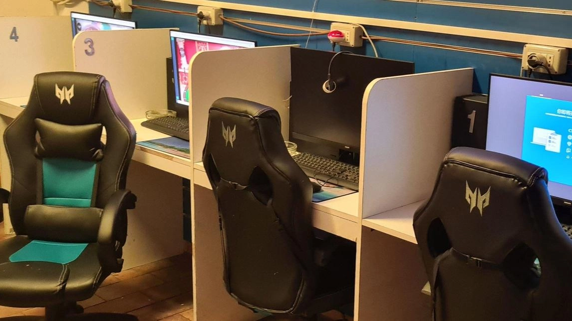 Una delle sale gioco chiuse dalla polizia municipale a Porta Pistoiese Una delle sale gioco chiuse dalla polizia municipale a Porta Pistoiese