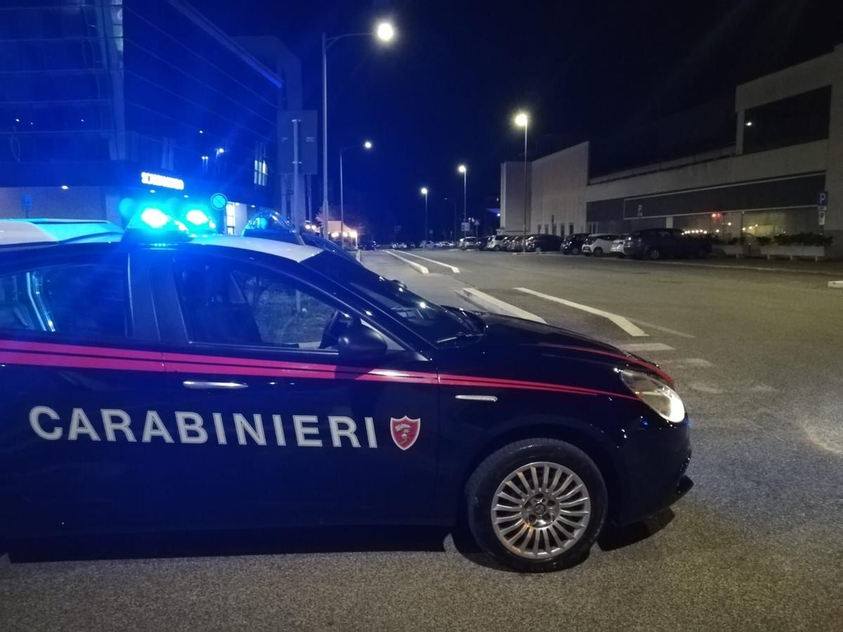 arriva al pronto soccorso ubriaca prende a morsi e graffi due infermieri arrestata