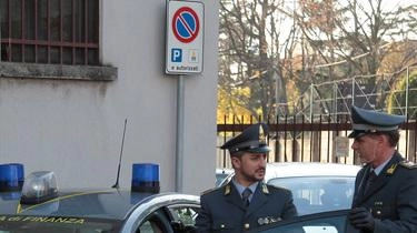 Nel settembre scorso lo stesso personaggio si era reso responsabile del maxi sequestro di oltre 50 milioni di sigarette elettroniche... Nel settembre scorso lo stesso personaggio si era reso responsabile del maxi sequestro di oltre 50 milioni di sigarette elettroniche...