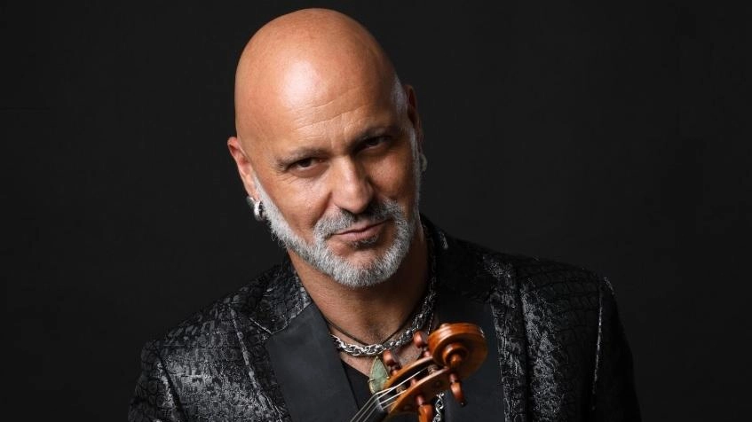 Il protagonista di molti eventi televisivi parteciperà alla kermesse canora in programma a luglio. Patron De Martino: "Col suo violino ripercorrerà le melodie di celebri brani del passato". Il protagonista di molti eventi televisivi parteciperà alla kermesse canora in programma a luglio. Patron De Martino: "Col suo violino ripercorrerà le melodie di celebri brani del passato".