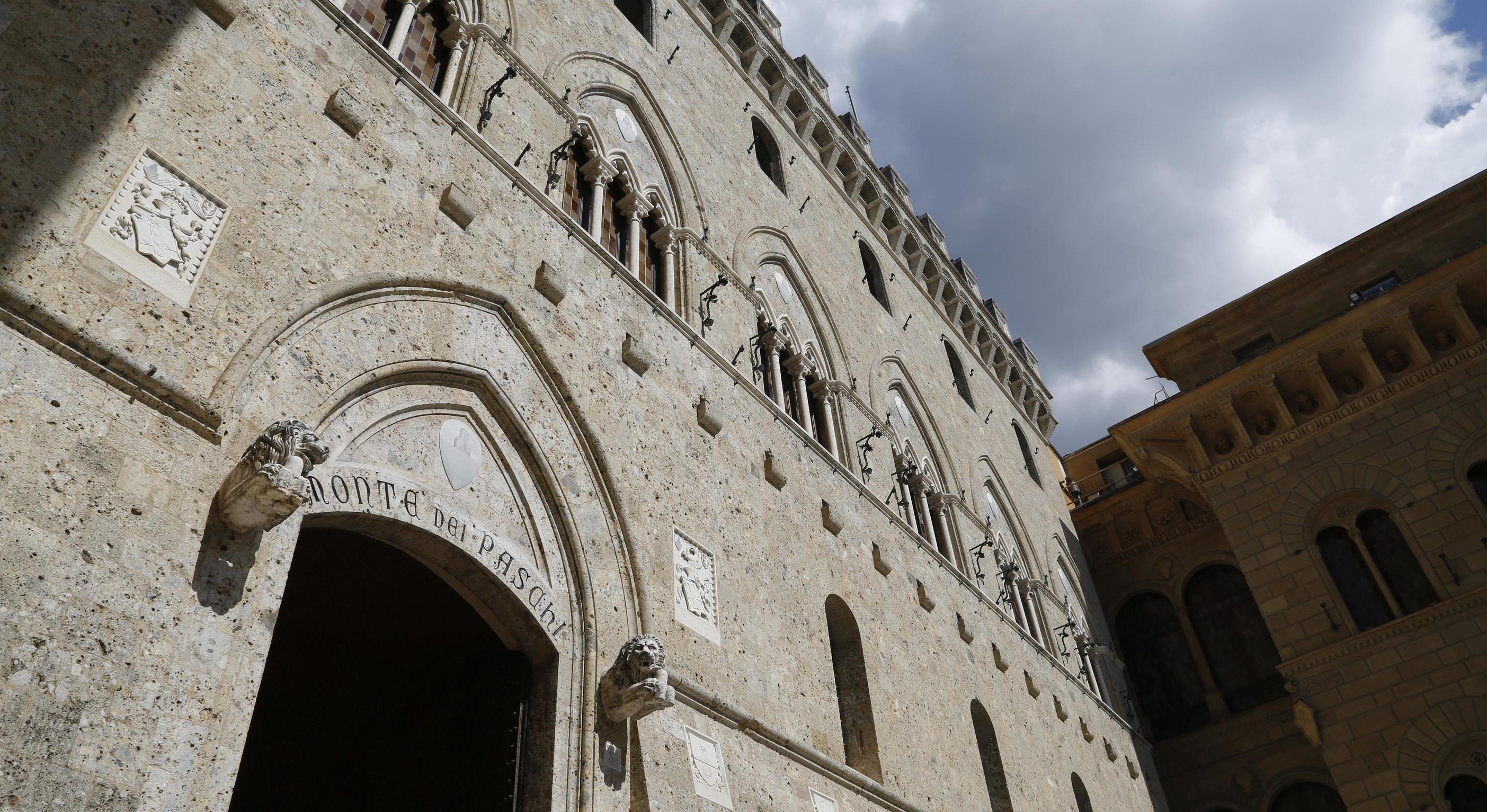 https://www.lanazione.it/image-service/view/acePublic/alias/contentid/ZWE3ZTk2MjQtZWVhOS00/0/crediti-deteriorati-mps-profumo-e-viola-a-processo.jpeg
