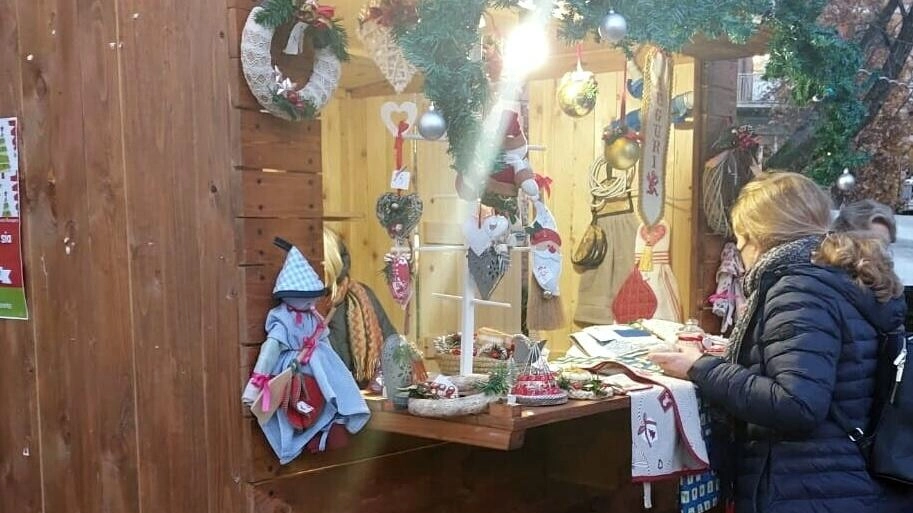 Sabato 21 e domenica 22 in piazza Gramsci e nel tratto alto di via Roma torna ‘Aspettando’ il Natale, il... Sabato 21 e domenica 22 in piazza Gramsci e nel tratto alto di via Roma torna ‘Aspettando’ il Natale, il...