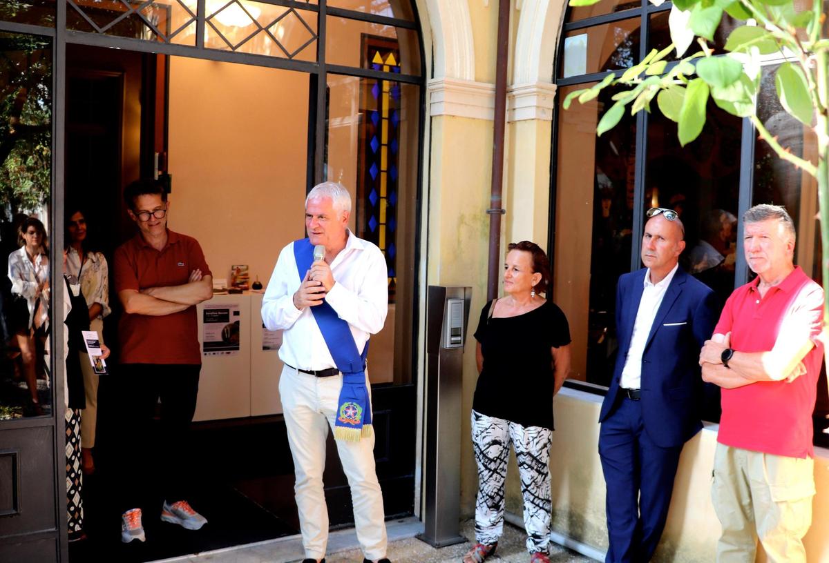 https://www.lanazione.it/image-service/view/acePublic/alias/contentid/ZWEwMDBiZmMtYmQ2MC00/0/arte-dolore-e-memoria-a-villa-argentina-la-mostra-dedicata-a-serafino-beconi.jpeg?f=1.91:1&w=1200