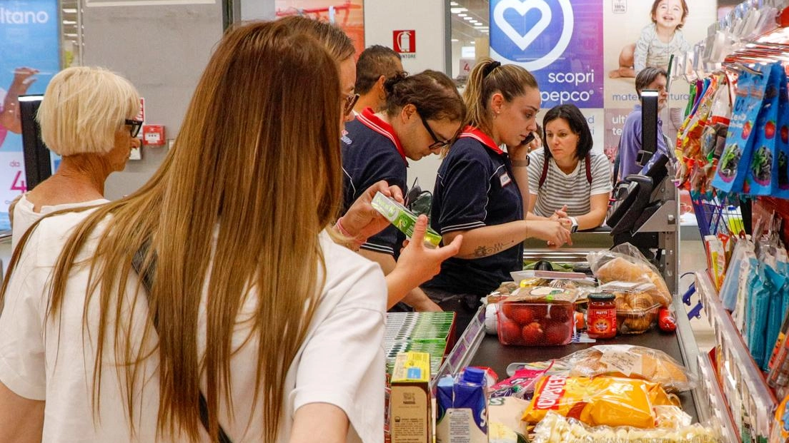 "Nessun mega ipermercato, ma un supermercato di medie dimensioni nel rispetto della normativa e delle esigenze reali dei cittadini".... "Nessun mega ipermercato, ma un supermercato di medie dimensioni nel rispetto della normativa e delle esigenze reali dei cittadini"....
