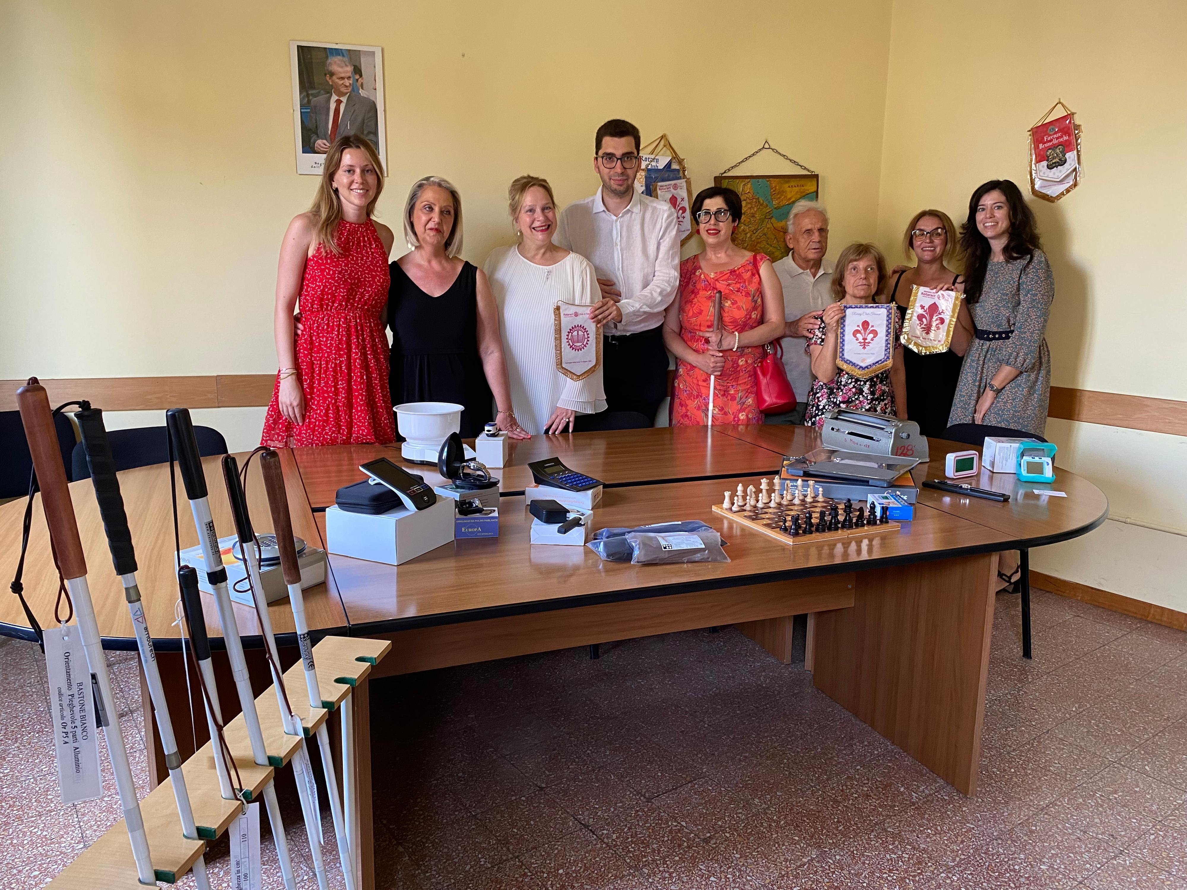 Moda e solidarietà per l’inclusione: donati nuovi ausili all’Unione ciechi di Firenze Moda e solidarietà per l’inclusione: donati nuovi ausili all’Unione ciechi di Firenze