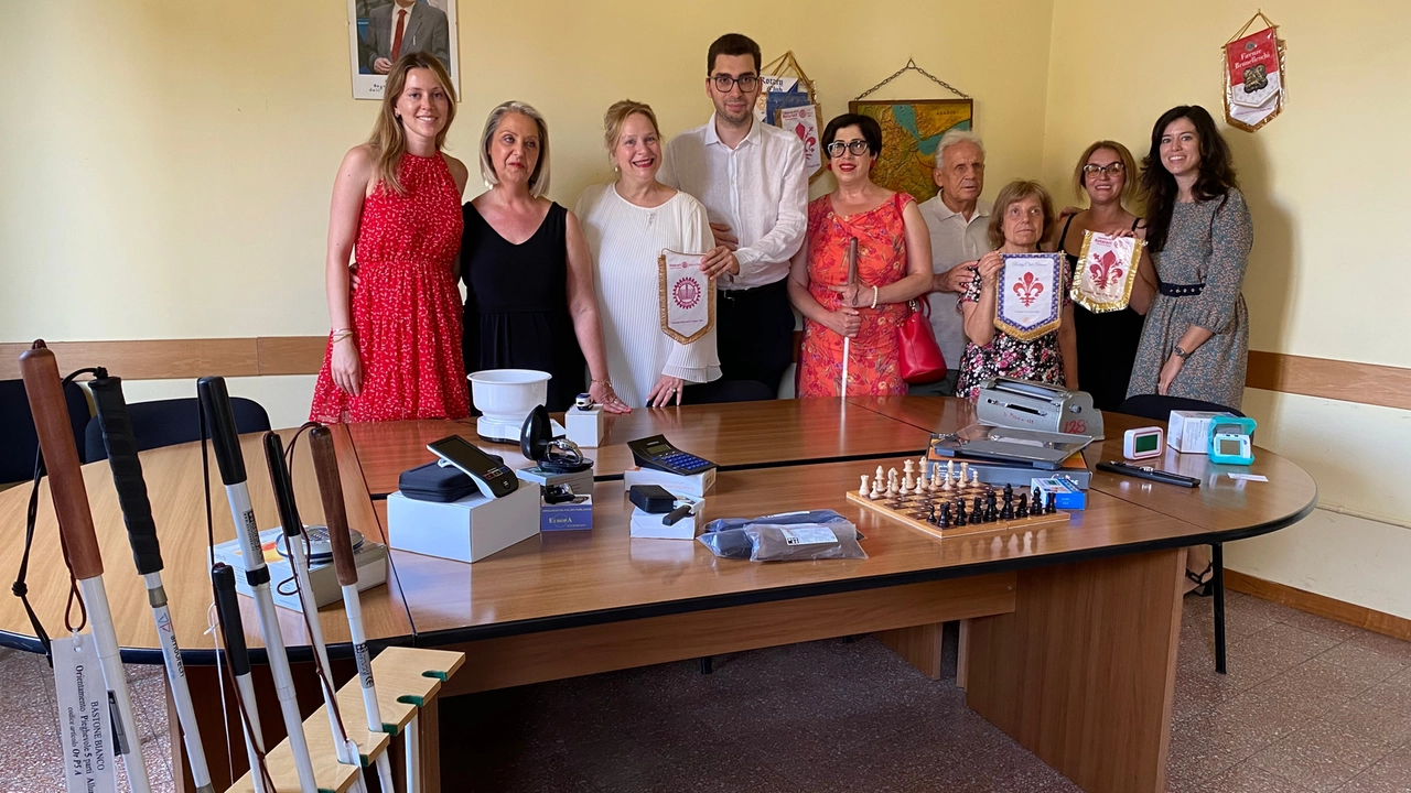 I rappresentanti dei Rotary Club fiorentini insieme ai membri dell’Unione Italiana Ciechi e Ipovedenti di Firenze, riuniti presso la sede UICI di Campo di Marte per la presentazione degli ausili acquistati grazie alla serata benefica I rappresentanti dei Rotary Club fiorentini insieme ai membri dell’Unione Italiana Ciechi e Ipovedenti di Firenze, riuniti presso la sede UICI di Campo di Marte per la presentazione degli ausili acquistati grazie alla serata benefica