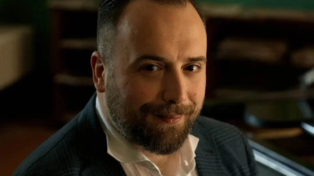 Raphael Gualazzi, compositore, pianista e cantante, si esibirà con il suo Quintetto venerdì sera in piazza a San Gemini Raphael Gualazzi, compositore, pianista e cantante, si esibirà con il suo Quintetto venerdì sera in piazza a San Gemini