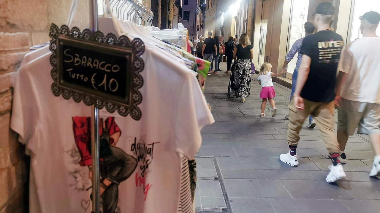 “Sbaracco“ anche a Terni:. due giorni di super - sconti per concludere la stagione estiva Hanno aderito 71 attività “Sbaracco“ anche a Terni:. due giorni di super - sconti per concludere la stagione estiva Hanno aderito 71 attività