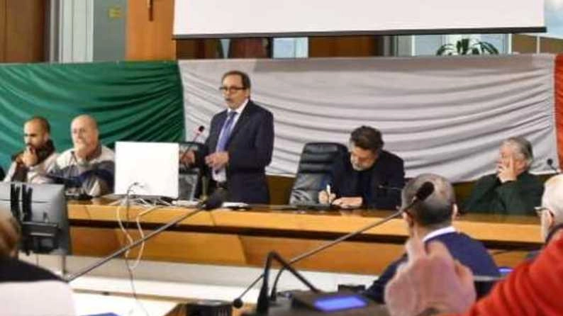 Il sindaco di Massa, Francesco Persiani, alla presentazione dei risultati in Comune Il sindaco di Massa, Francesco Persiani, alla presentazione dei risultati in Comune