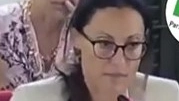 “Gli italiani? Un popolo razzista”. La destra insorge contro l’assessora di San Giuliano