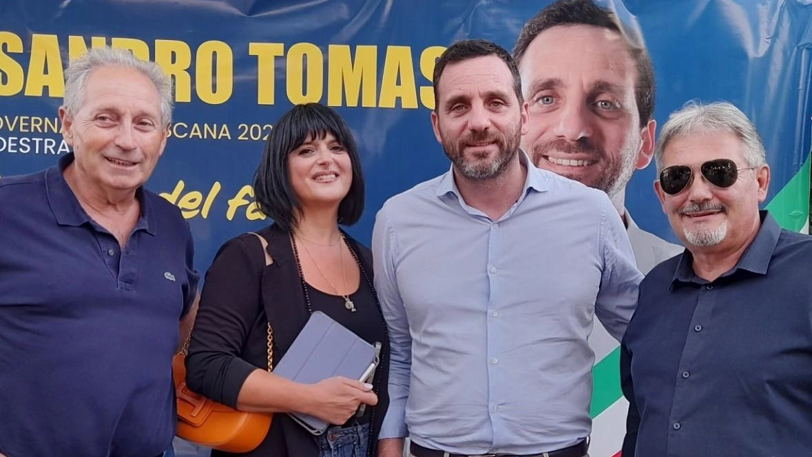 Alessandro Tomasi coni tre candidati consiglieri Romanelli,. Chieli e Menci Alessandro Tomasi coni tre candidati consiglieri Romanelli,. Chieli e Menci