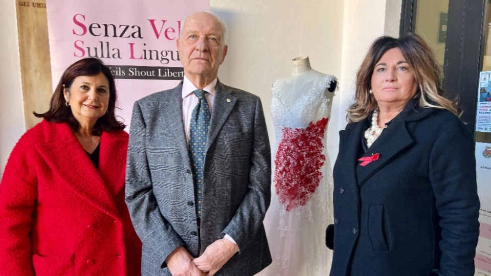 Prato, in mostra ‘L’Abito del sogno infranto’ contro la violenza sulle donne