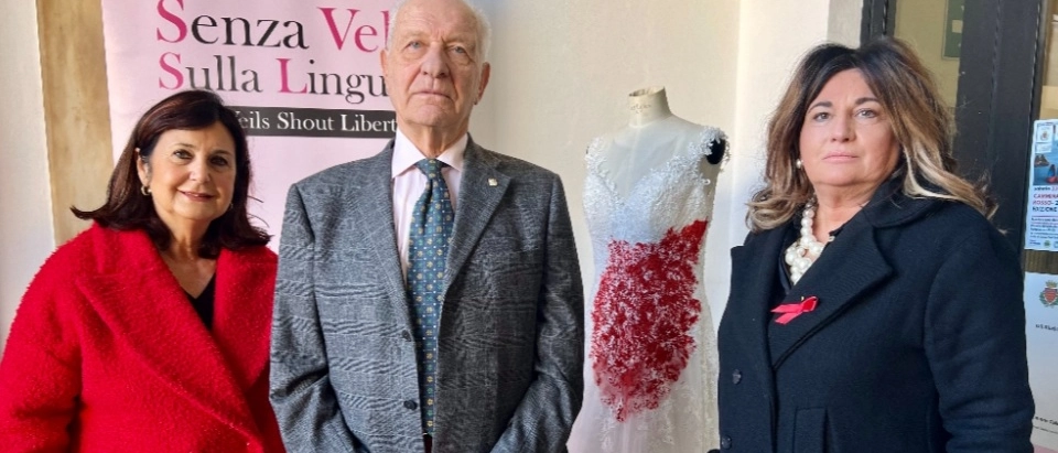 Prato, in mostra ‘L’Abito del sogno infranto’ contro la violenza sulle donne