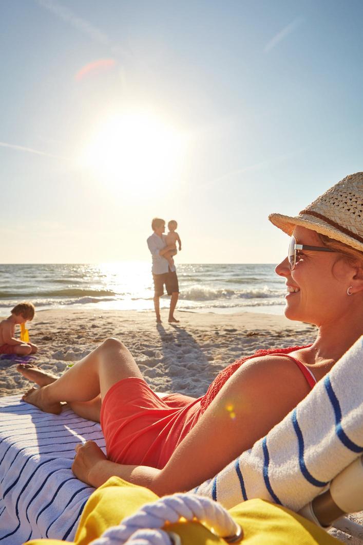 Stessa spiaggia, ma quanto mi costi. Nuove strategie e app per risparmiare Stessa spiaggia, ma quanto mi costi. Nuove strategie e app per risparmiare
