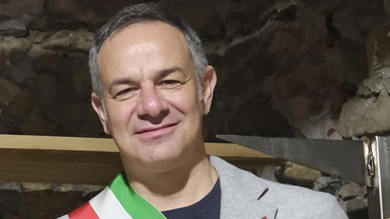Il sindaco di Fivizzano, Gianluigi Giannetti, in campo per aiutare i giovani Il sindaco di Fivizzano, Gianluigi Giannetti, in campo per aiutare i giovani