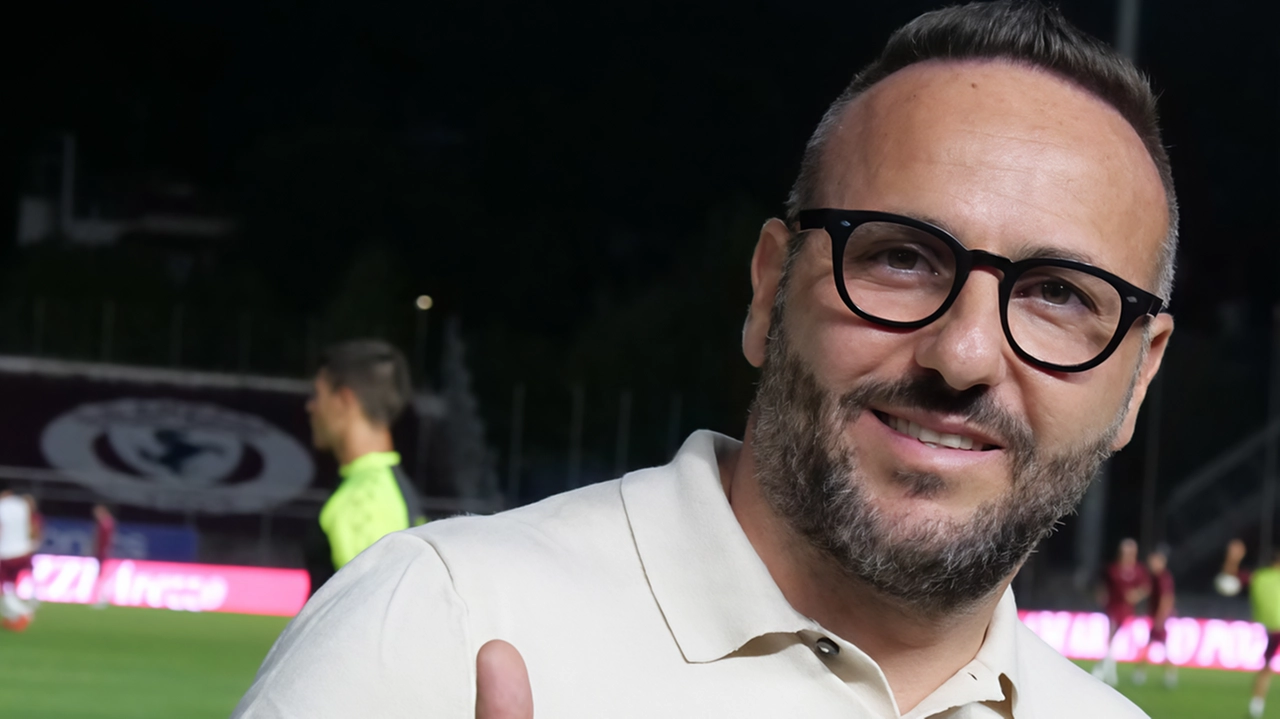 Il direttore sportivo Aniello Cutolo, 43 anni, sul terreno dello stadio Comunale