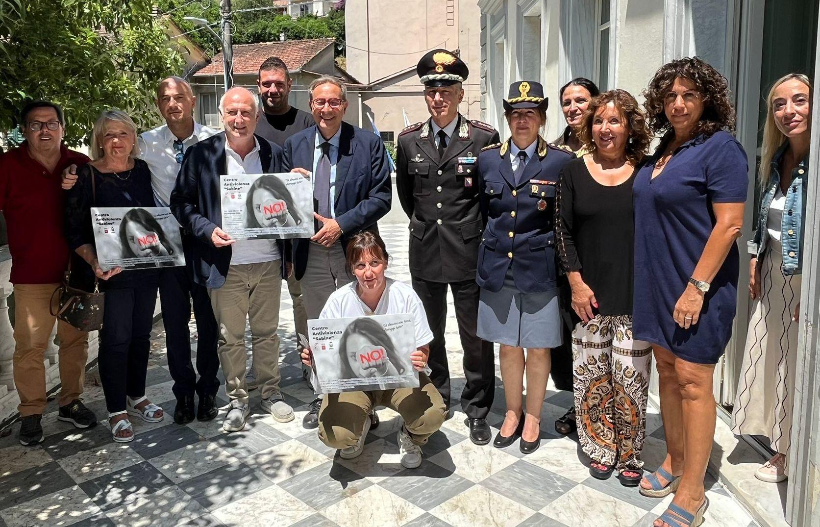 "Mai più sole contro la violenza". Montignoso rinforza la rete solidale "Mai più sole contro la violenza". Montignoso rinforza la rete solidale