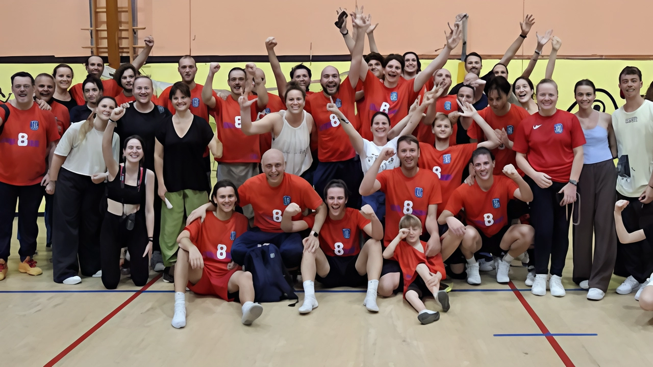 Coach Cei elogia i suoi ragazzi per la stagione eccezionale e la promozione in Serie B, chiudendo un'annata di successi. Coach Cei elogia i suoi ragazzi per la stagione eccezionale e la promozione in Serie B, chiudendo un'annata di successi.