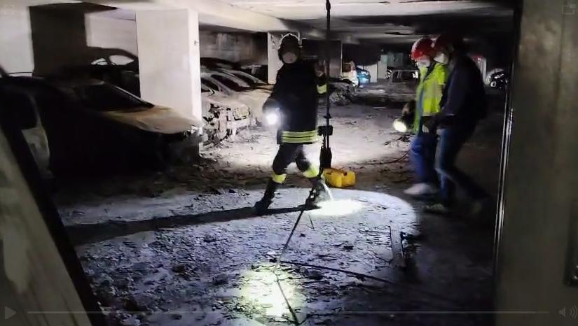 Tra le macchine distrutte: incendio nel parcheggio sotterraneo, scatta il sequestro Tra le macchine distrutte: incendio nel parcheggio sotterraneo, scatta il sequestro