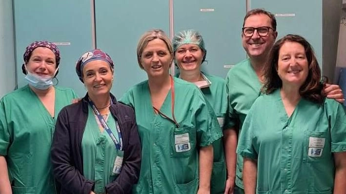 L’équipe che ha eseguito il trapianto di cute all’ospedale di Pescia L’équipe che ha eseguito il trapianto di cute all’ospedale di Pescia