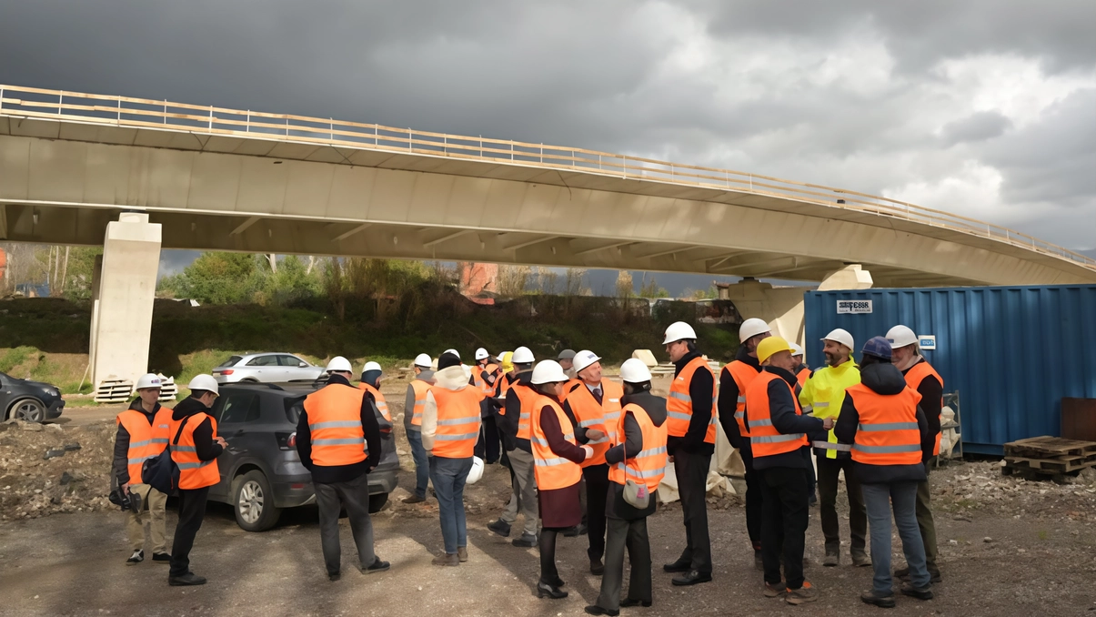 Il governatore della Regione ha visitato il nuovo ponte sul fiume Serchio Il governatore della Regione ha visitato il nuovo ponte sul fiume Serchio
