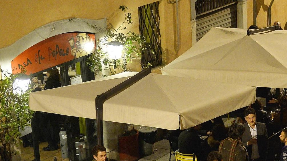 La sindaca ha firmato l’ordinanza che proibisce il consumo di bevande all’aperto La sindaca ha firmato l’ordinanza che proibisce il consumo di bevande all’aperto